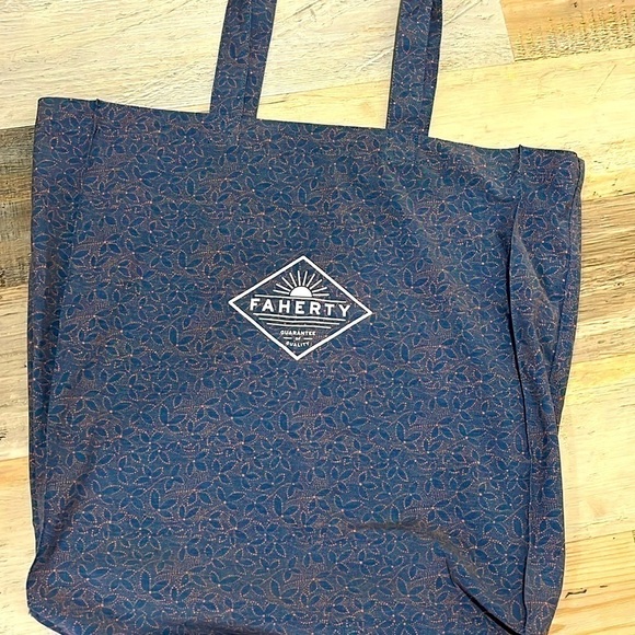 Faherty All Day Tote Made from our premium, quick-drying technical fabric - Picture 1 of 4